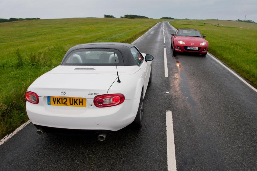  Mazda MX-5 Kuro 2012 года  (UK) (фото 40 из 54)